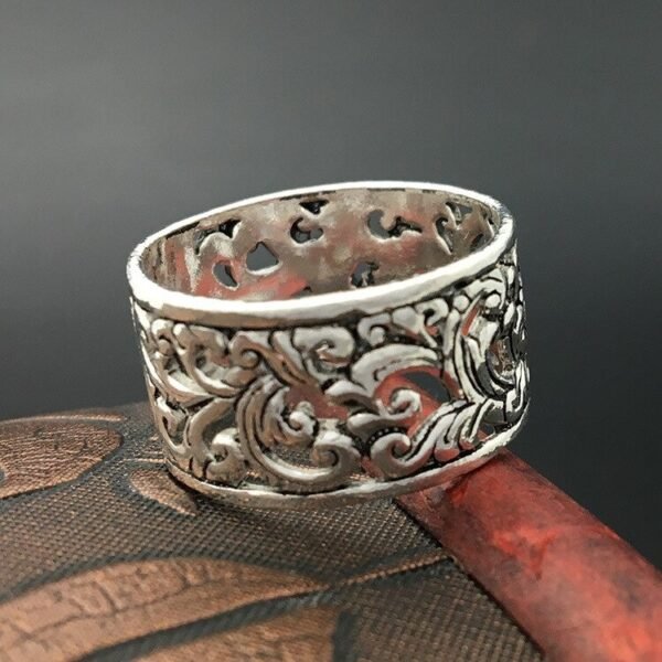 925 Sterling Silver Ring Carved Waves and Leaves face view