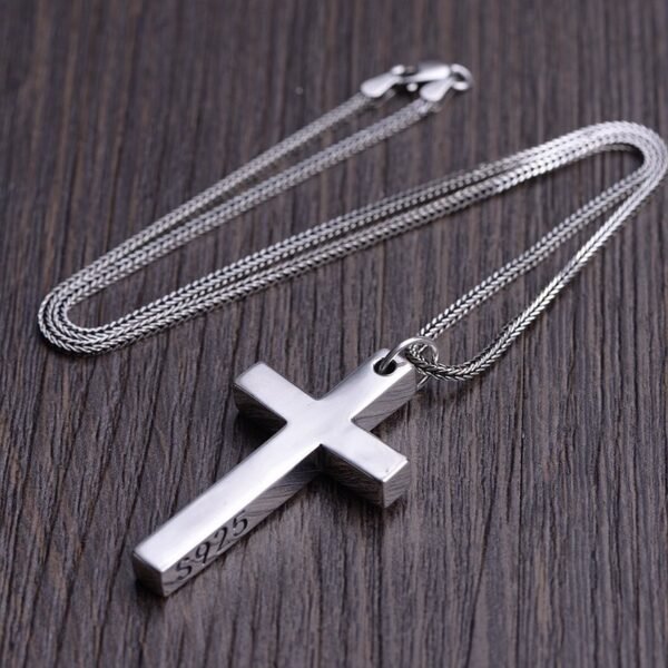 925 Sterling Silver Pendant Vintage Classic Cross face view