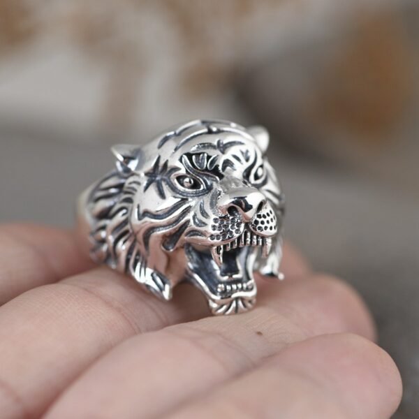 Mens Silver Tiger Ring holded
