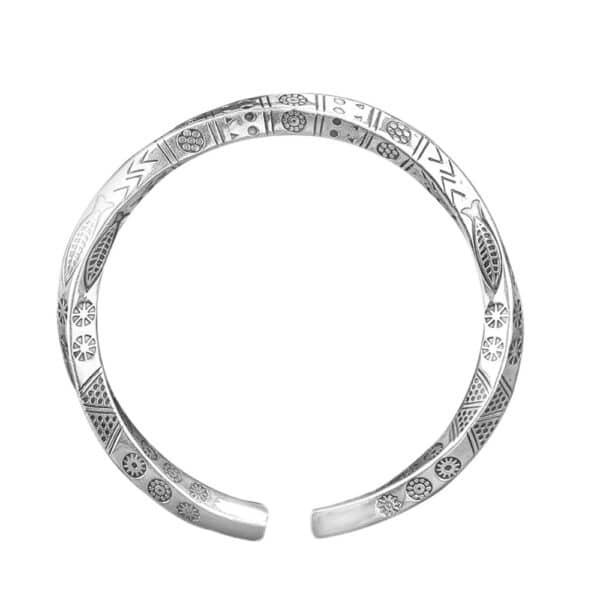 Twisted silver cuff bracelet demo