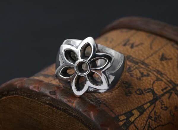 Plum Blossom Signet Ring face view