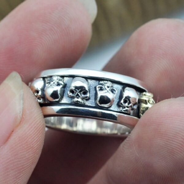 Spinning Skull Ring holded up view