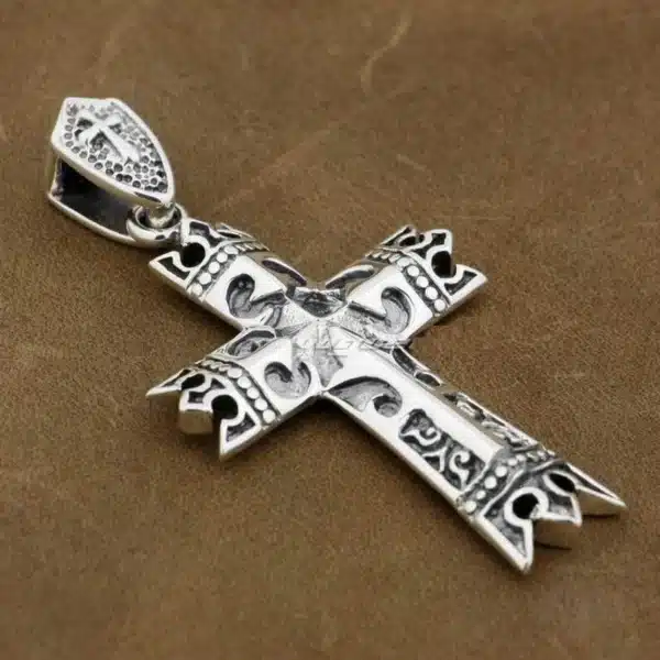 Templar Cross Pendant Silver details engraving 1 1