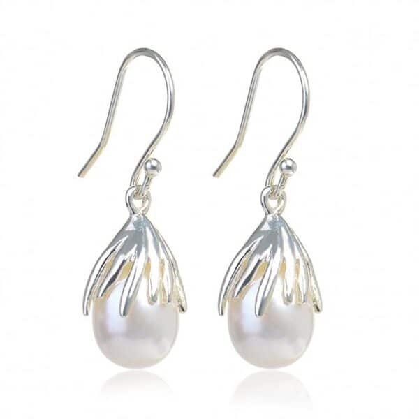 Silver drop earring with pearl demo