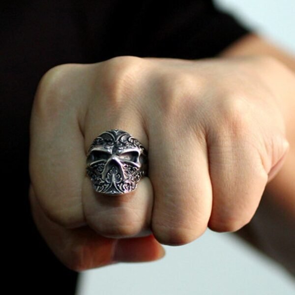Silver Ring 925 rebel skull around finger