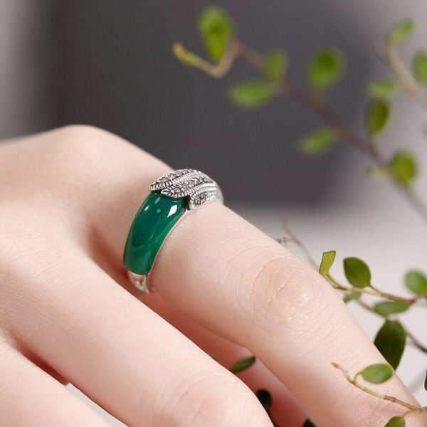 Silver Ring 925 stone women green on finger