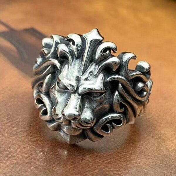 Silver Ring 925 solo lion side view