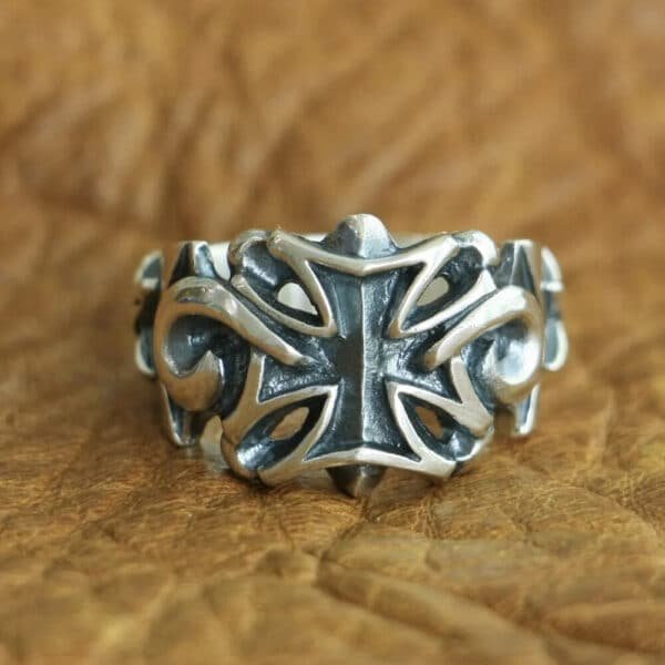 Silver Ring 925 star cross front view