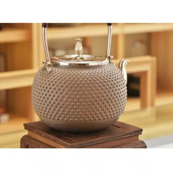 Hammered Japanese tea pot demo